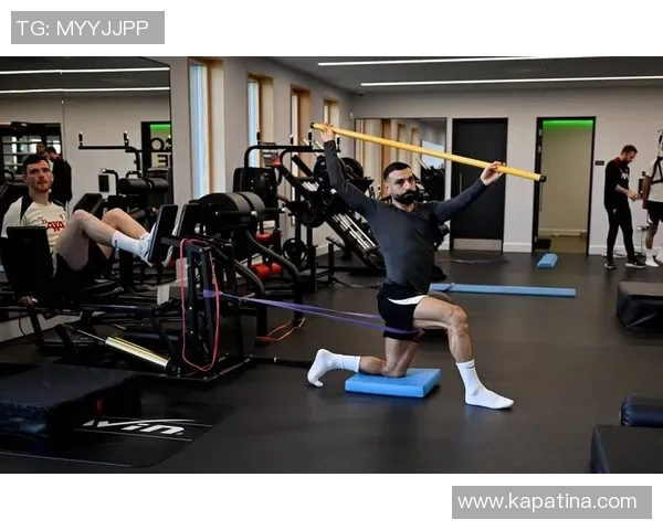 球星如何通过科学训练提升足球速度与爆发力的秘诀解析